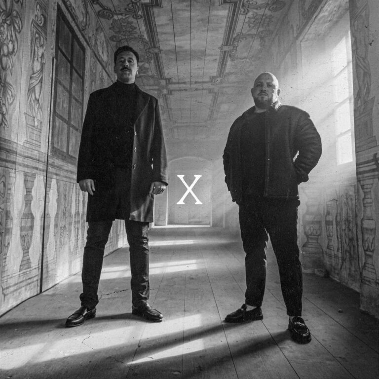 Okładka singla „X” Avi x Louis Villain