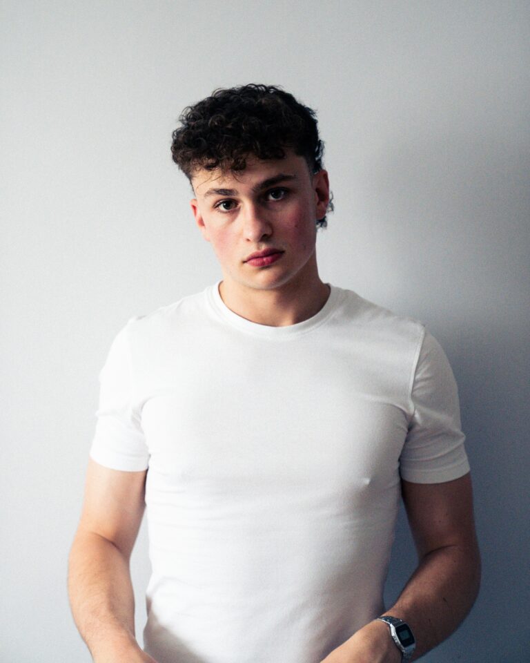 René – zdjęcie promujące singiel PODESZWY i album NAJLEPSZE LATA